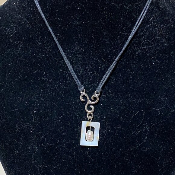 2/$20, Genuine Freshwater Pearl & White Mother of Peal Adjustable Cord Necklace - Picture 3 of 9